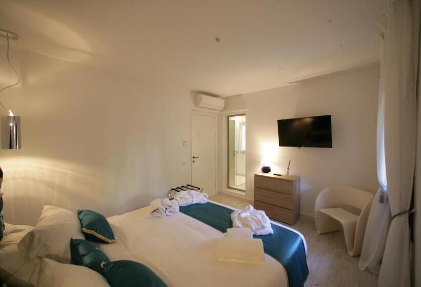 سوئیت با تخت بزرگ, Geco Di Giada Art Suites   Adult Only