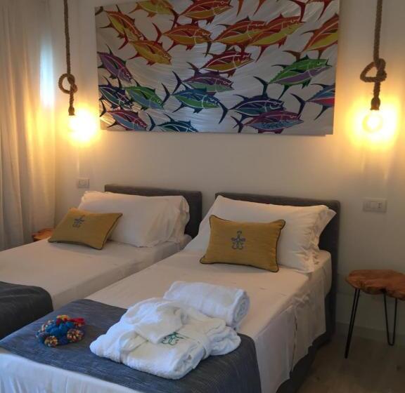 اتاق لوکس با بالکن و چشم‌انداز دریا, Geco Di Giada Art Suites   Adult Only