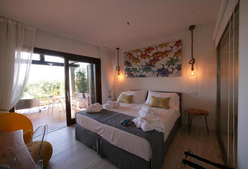 اتاق لوکس با بالکن و چشم‌انداز دریا, Geco Di Giada Art Suites   Adult Only