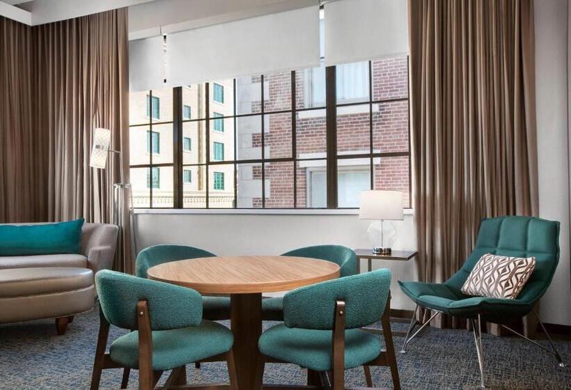 스위트 킹사이즈 침대, Courtyard By Marriott Cape Girardeau Downtown