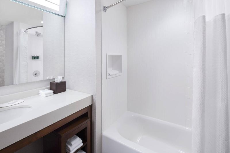 스위트 킹사이즈 침대, Courtyard By Marriott Cape Girardeau Downtown