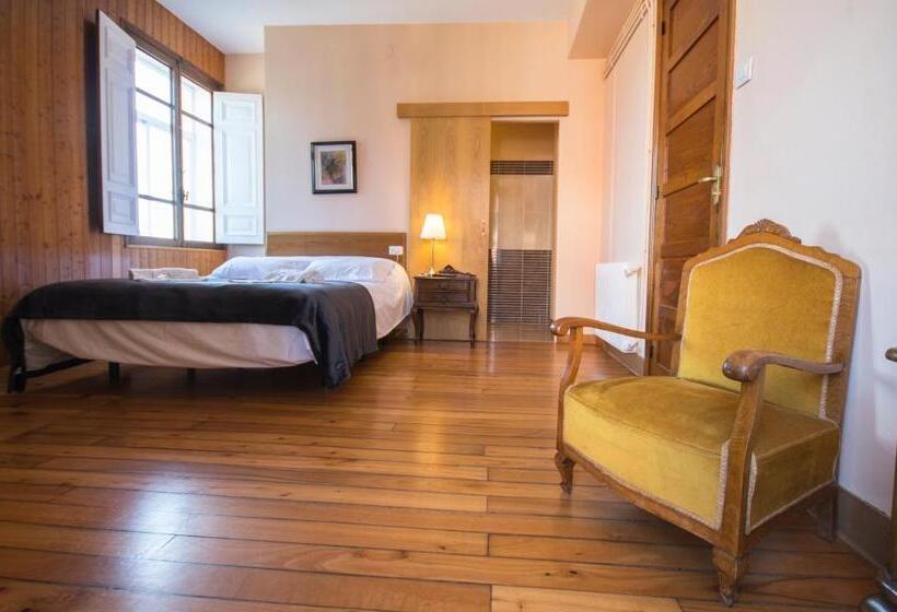 اتاق استاندارد با بالکن, La Posada De La Casona De Sarria
