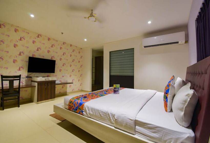 Quarto Deluxe, Fabhotel Pentagon Next   Bhubaneswar Railway Station