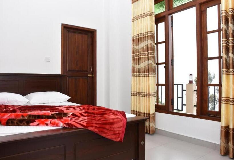 اتاق لوکس با بالکن, Grand View Guest House
