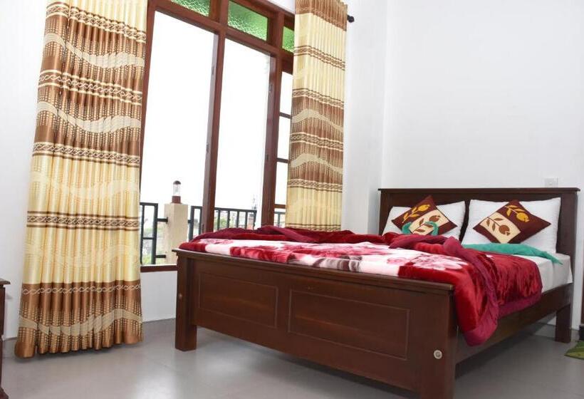 اتاق لوکس با بالکن, Grand View Guest House