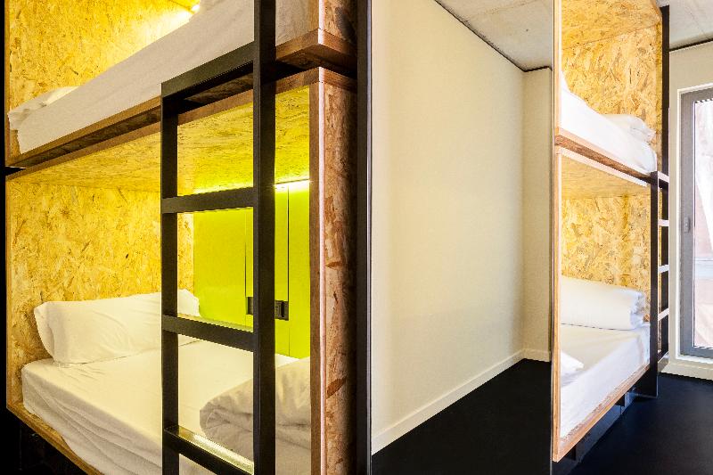 تختخواب در اتاق مشترک, Bastardo Hostel