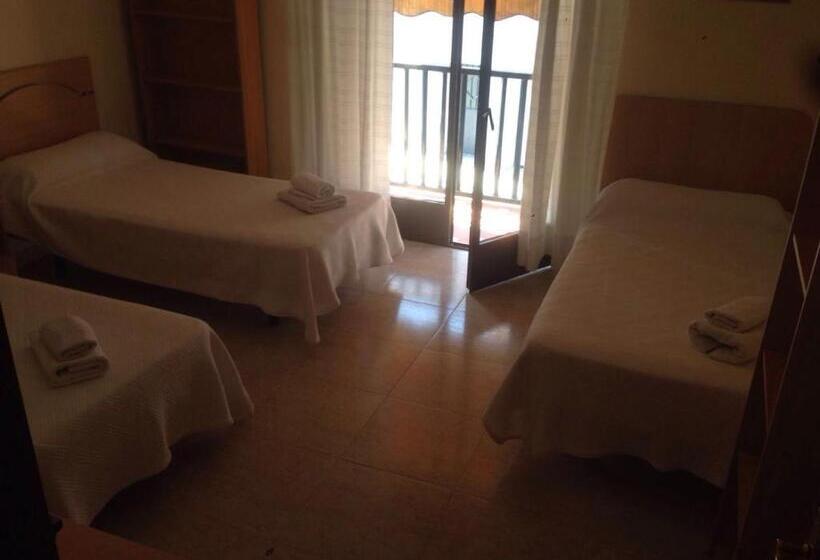 Трехместный Номер Стандарт Совместная Ванная, Hostal Jose Luis