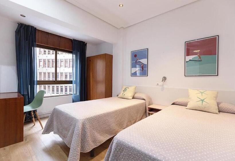 带共用浴室的标准房间, Pension Angelines, Sneuu Hostel Santander