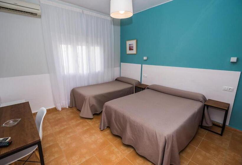 اتاق استاندارد سه نفره, Hostal Las Cumbres