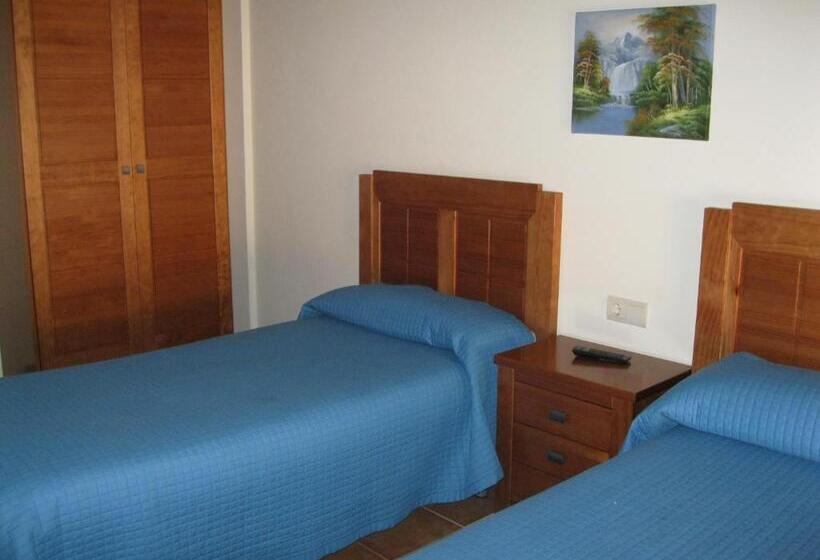 Номер Стандарт Трехместный, Hostal Sol De La Vega