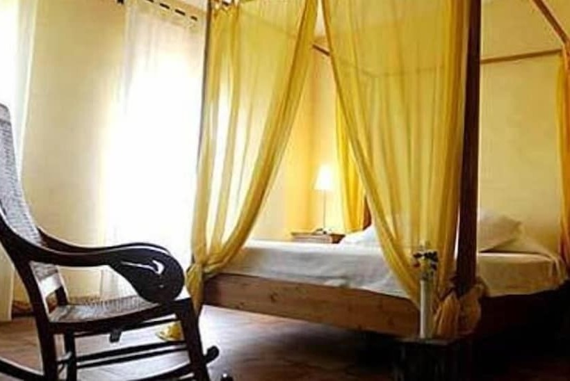 Полулюкс, Posada Tresmentiras