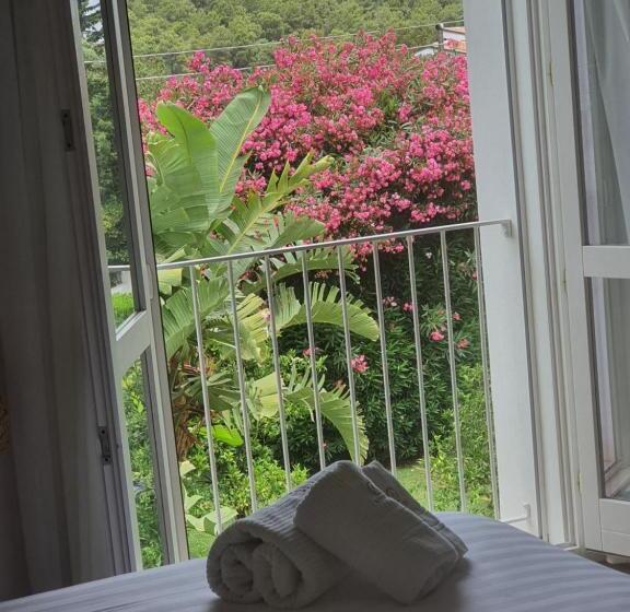 Трехместный Номер Стандарт Вид на Сад, Arenosu Comfort Country Resort