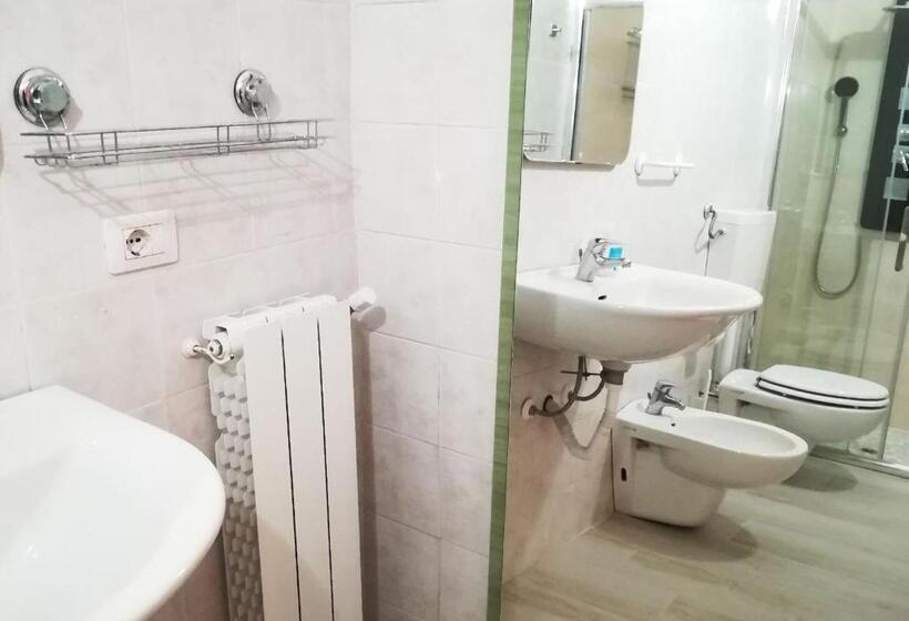 اتاق استاندارد یک نفره, Cristal Rooms