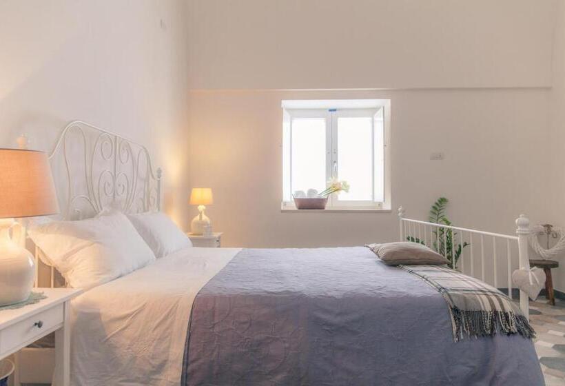 Трехместный Номер Стандарт Вид на Сад, Marinella Suite Home