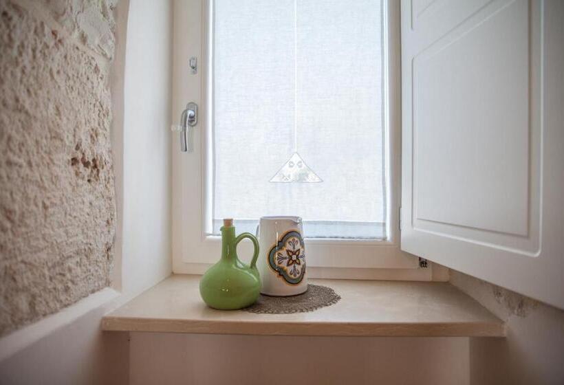 Трехместный Номер Стандарт Вид на Сад, Marinella Suite Home