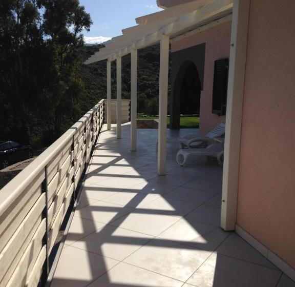 2 Bedroom Apartment With Garden, Residence Le Solane