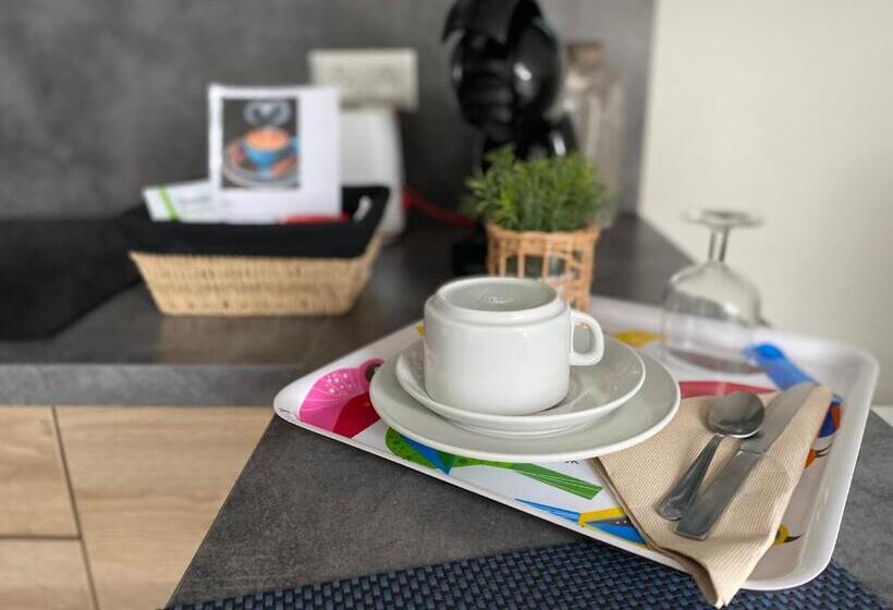 استودیوی استاندارد, Residence Croma