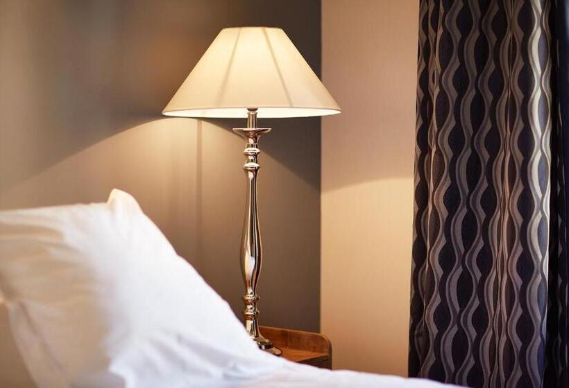 Полулюкс, Les Chambres De L Oustalet, Chambres D Hôtes Et Restaurant étoilé