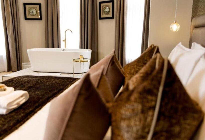 Люкс Deluxe Кровать Кинг, Lanelay Hall Hotel & Spa