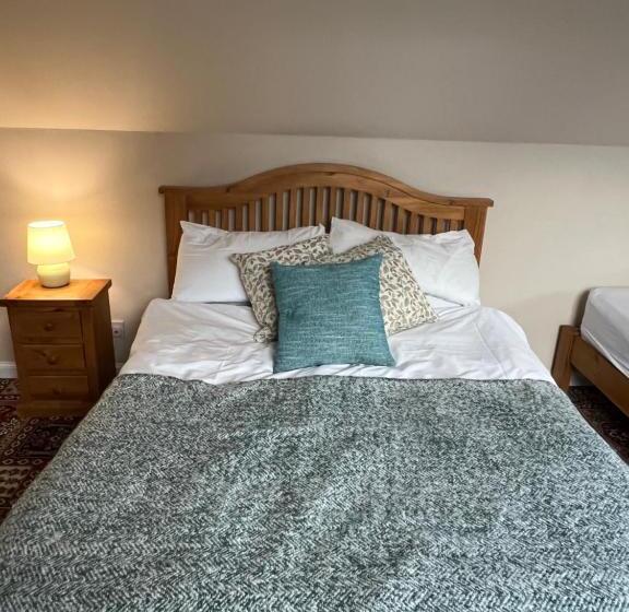 家庭间, Strathallan B&b