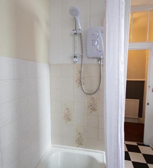 اتاق استاندارد یک تخته با سرویس بهداشتی مشترک, Bridge Guest House