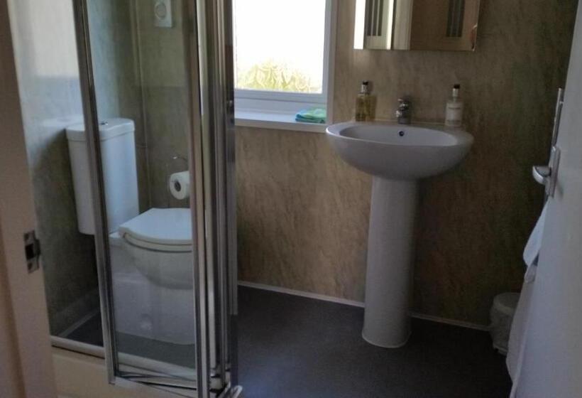 Стандартный Номер Нижний Этаж, Fair Winds Guest House