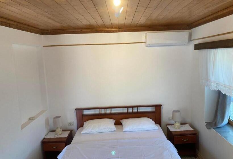 バルコニー付きデラックスルーム, Sokaku I Te Marreve Guesthouse