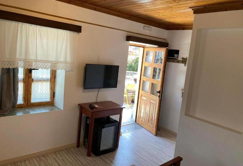バルコニー付きデラックスルーム, Sokaku I Te Marreve Guesthouse