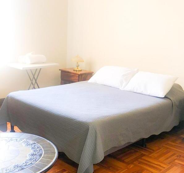 带阳台标准四人间, Ester`s Place
