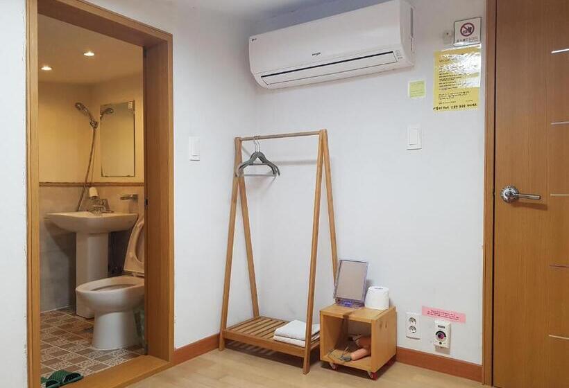 Номер Стандарт Индивидуальный, Tongyeong One Guesthouse