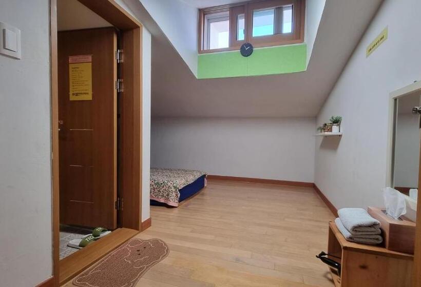 Номер Стандарт Индивидуальный, Tongyeong One Guesthouse