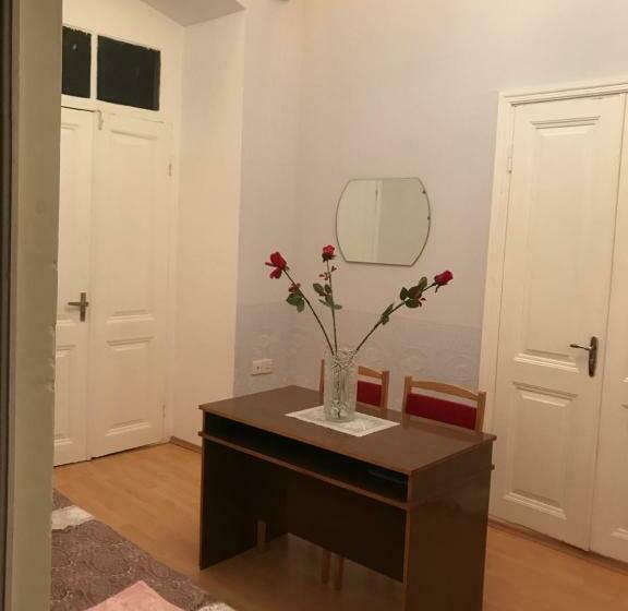 اتاق اکونومی, Beaming_house