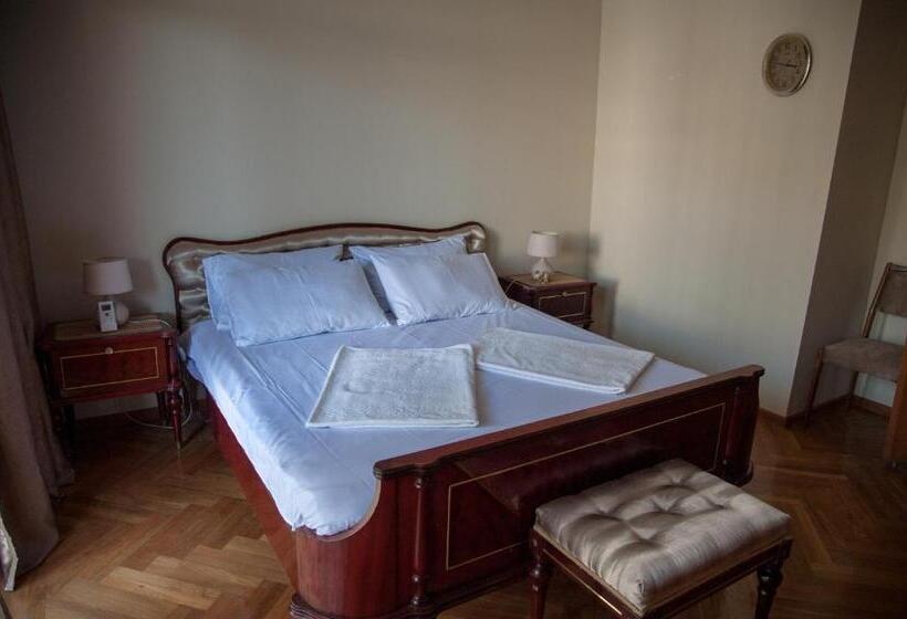 Economy Room, Cozy Guest House In Old Batumi