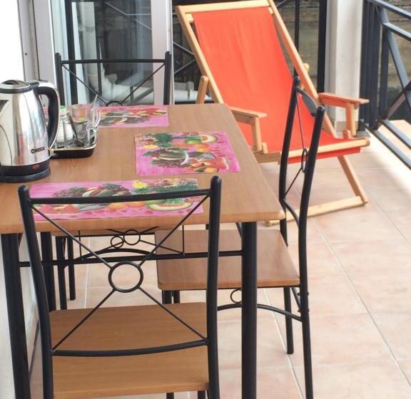 Economy Room, Cozy Guest House In Old Batumi