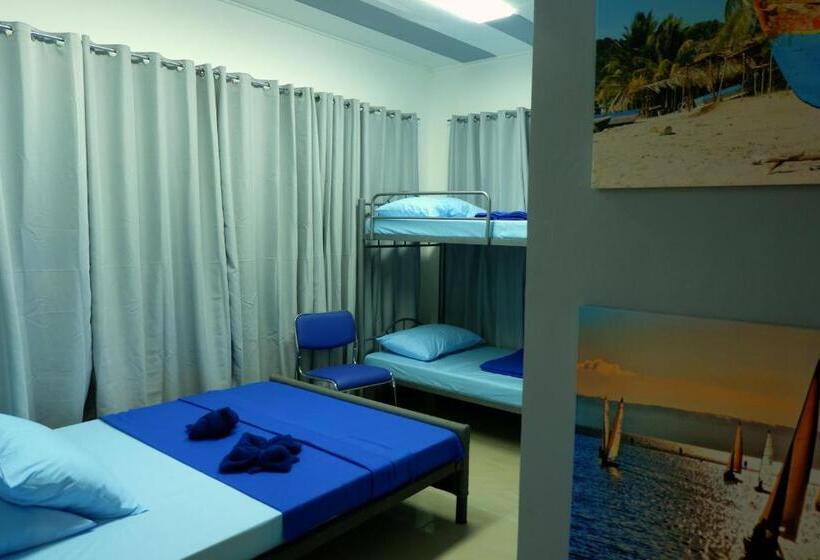 اتاق ساده سه‌ نفره, Mactan  Cebu Airport Budget