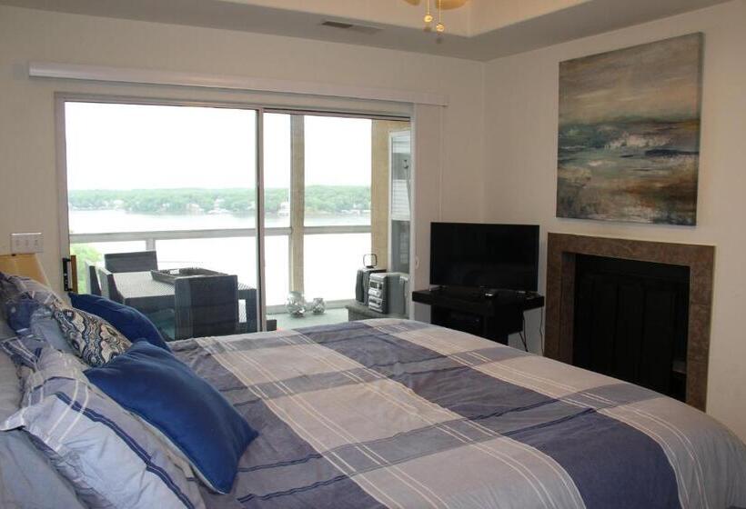 1 Bedroom Apartment Lake View, Lake Ozarks Get Away Topsider
