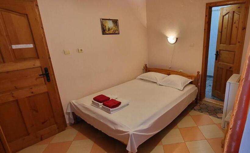 Номер Стандарт с Балконом, Amfora Guest House