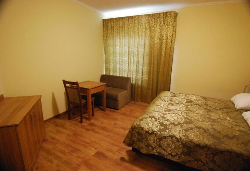 패밀리 룸, Ivanek Guest House