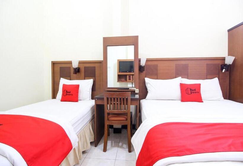 Семейный Номер, Reddoorz Plus @ Tegal Panggung
