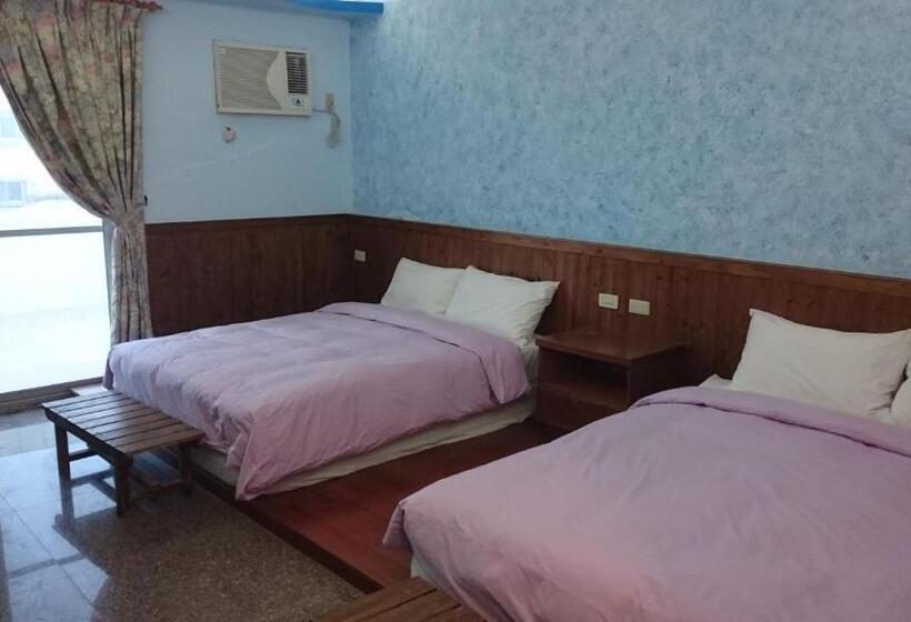 اتاق استاندارد چهارنفره با بالکن, Umin Chu Inn