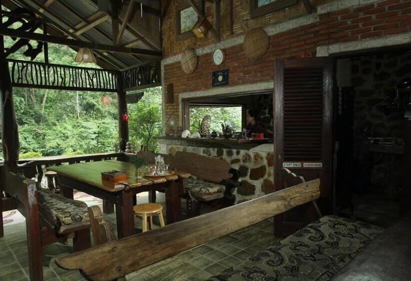 اتاق لوکس با بالکن, Kupu Kupu Garden Guest House & Cafe