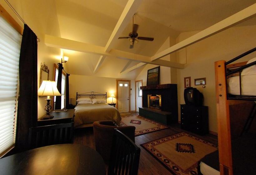 Номер Стандарт, Hyde Away Inn