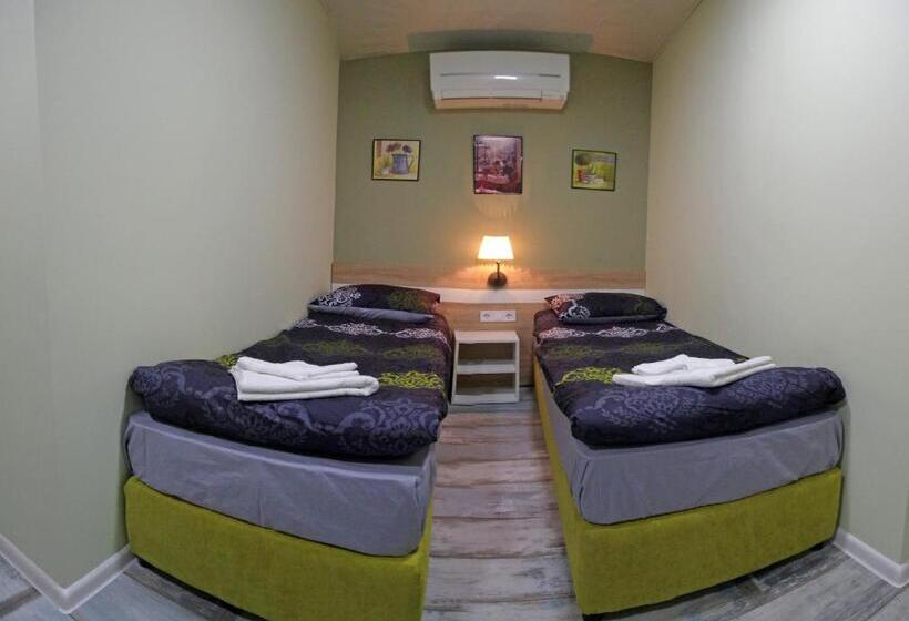 스탠다드 룸, Guest House The House топ център габрово