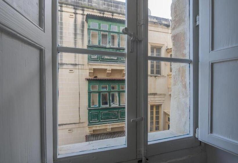 استودیوی استاندارد, Valletta Kursara Port View