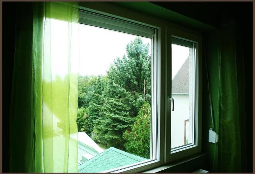 اتاق استاندارد چهار تخته, White & Quiet Apartment House