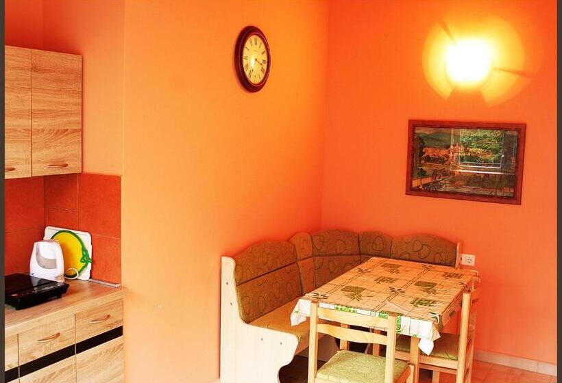 اتاق استاندارد با تراس, White & Quiet Apartment House