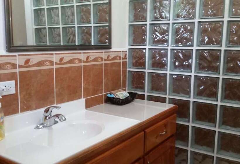 샬레, Rock Farm Guest House