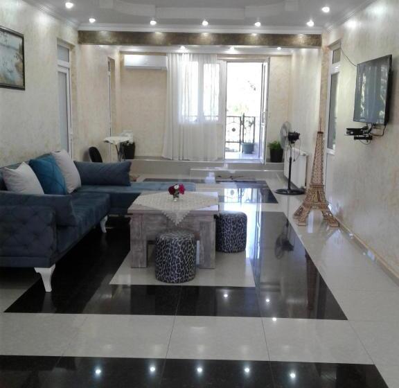 اتاق استاندارد سه نفره, Gonio Apsaros House