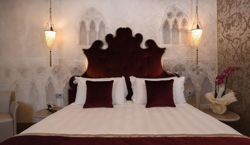 سوییت جونیور, Santa Croce Boutique