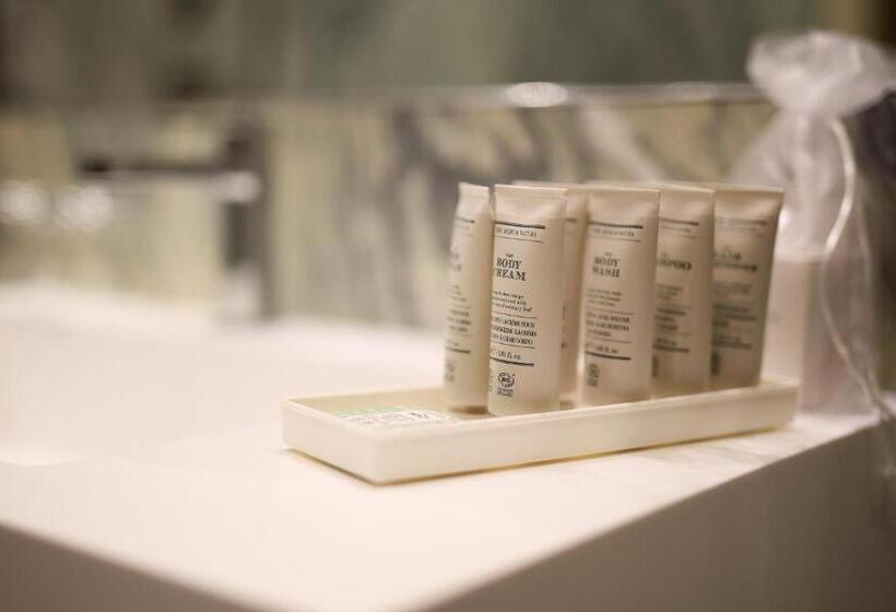 سوئیت جونیور پریمیوم, Santa Croce Boutique